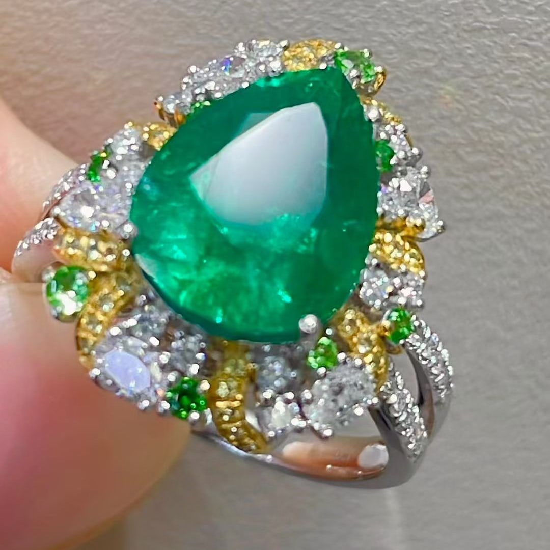 14k Gold 4.3 Ct Natural Emerald & Diamond & Tsavorite Ring - 5