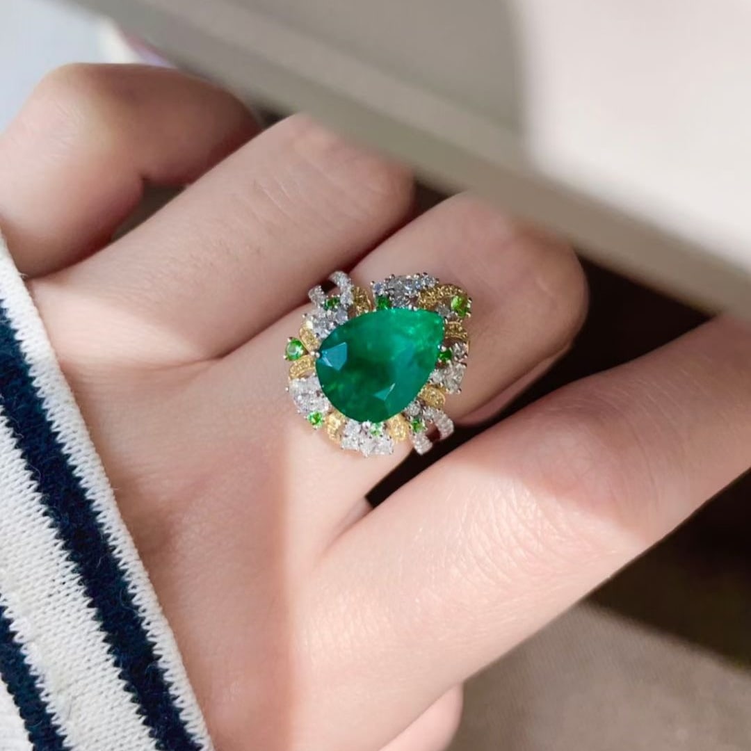 14k Gold 4.3 Ct Natural Emerald & Diamond & Tsavorite Ring - 6