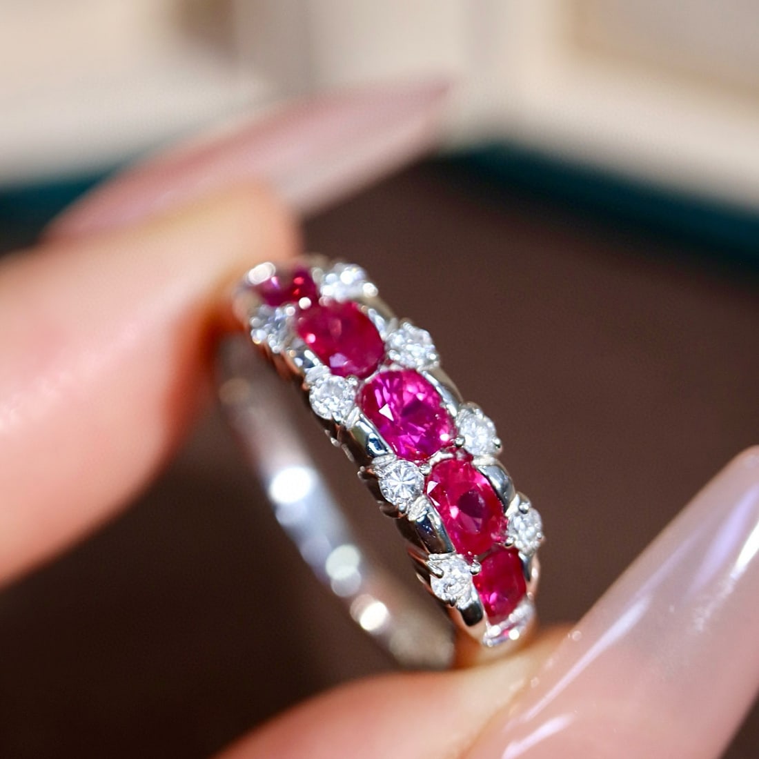 14k Gold 1.06 Ctw Natural Ruby & Diamond Ring: Ref:231071199 // gold content:14k gold // ring size:7. 25us // // main gemstone:ruby // shape:oval // carat weight:0. 9ct // color:red // treatment:natural // // adjacent gemstone 2 : diamond //