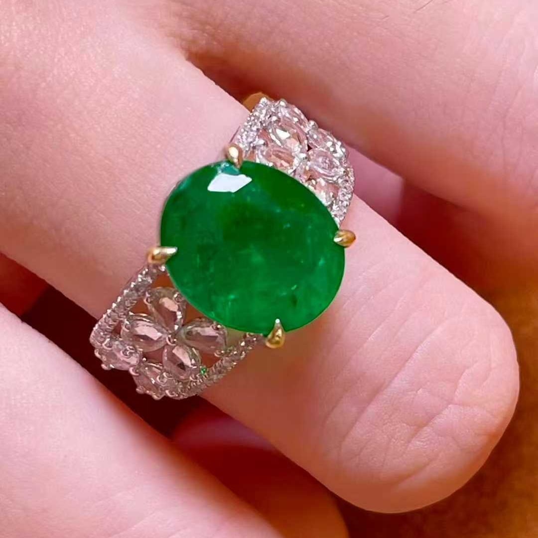 14k Gold 5.55 Ctw Vivid Green Natural Emerald & Sapphire Ring - 2