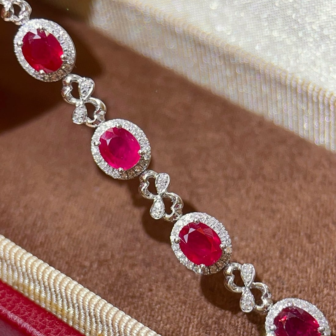 14k Gold 5.85 Ctw Natural Ruby & Diamond Bracelet: Ref:231071235 // gold content:14k gold // main gemstone:ruby // shape:oval // carat weight:5. 25ct // color:red // treatment:natural // // adjacent gemstone 2 : diamond // shape:round // carat weight: