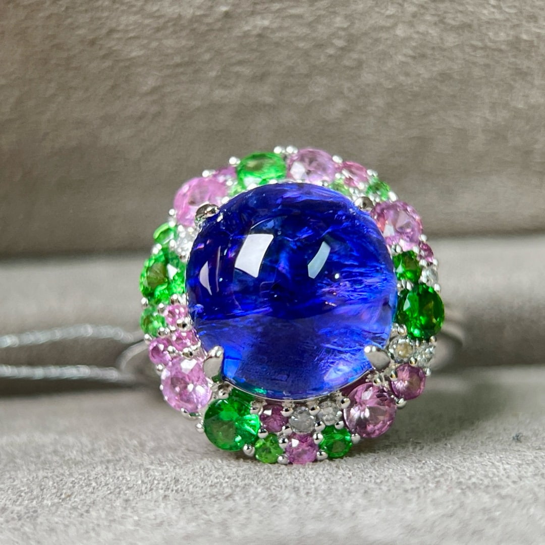14k Gold 8.66 Ctw Natural Tanzanite & Tsavorite Ring: Ref:231071258 // gold content:14k gold // ring size:7. 25us // // main gemstone:tanzanite // shape:oval // carat weight:7. 5ct // color:blue // treatment:natural // // adjacent gemstone 2 : tsavorite