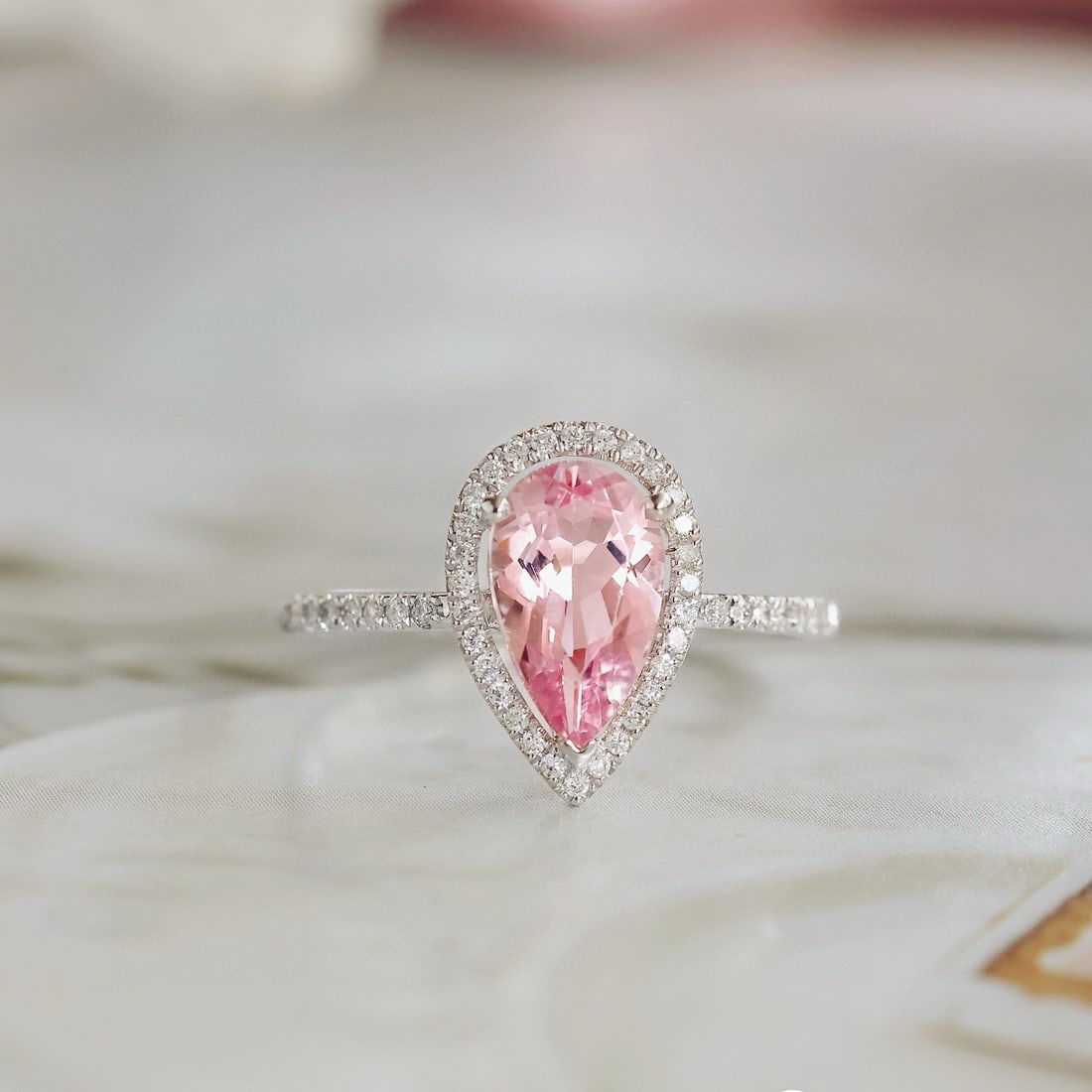 14k Gold 1.23 Ctw Natural Morganite & Diamond Ring: Ref:231072001 // gold content:14k gold // ring size:7. 25us // // main gemstone:morganite // shape:pear // carat weight:1. 10ct // color:pink // treatment:natural // // adjacent gemstone 2 : diamond