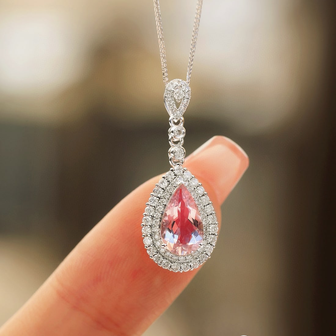 14k Gold 1.56 Ctw Natural Morganite & Diamond Necklace: Ref:231072002 // gold content:14k gold // main gemstone:morganite // shape:pear // carat weight:1. 18ct // color:pink // treatment:natural // // adjacent gemstone 2 : diamond // shape:round // carat