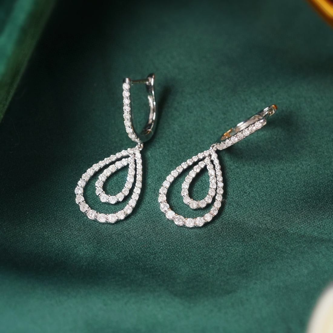 14k Gold 1.28 Ct Natural H Diamond Earrings: Ref:231072005 // gold content:14k gold // main gemstone:diamond // shape:round // carat weight:1. 28ct // clarity grade:vs-si // color:h // treatment:natural // cut grade:g // Condition: New Low
