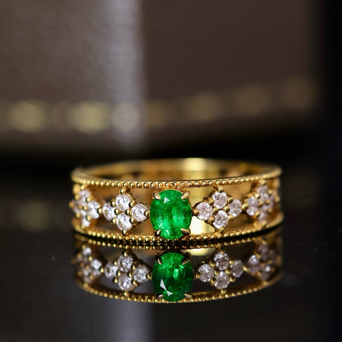 14k Gold 0.71 Ctw Vivid Green Natural Emerald & Diamond Ring: Ref:231072007 // gold content:14k gold // ring size:7. 25us // // main gemstone:emerald // shape:oval // carat weight:0. 39ct // color:vivid green // treatment:natural // // adjacent gemstone 2 :