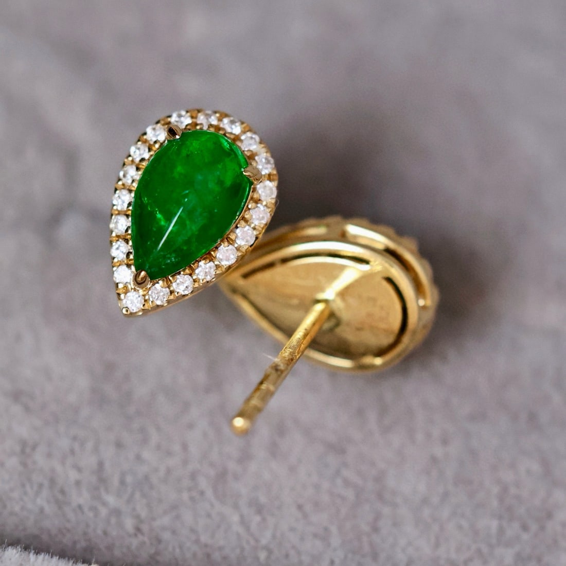 14k Gold 0.90 Ctw Vivid Green Natural Emerald & Diamond Earrings - 3