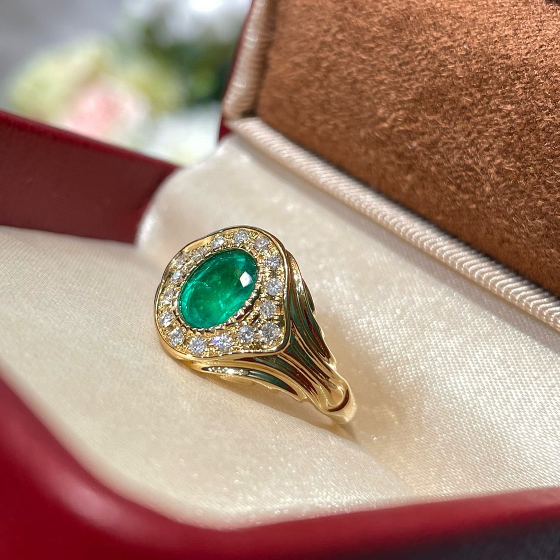 14k Gold 1 Ct Natural Emerald & Diamond Ring: Ref:231072052 // gold content:14k gold // ring size:7. 25us // // main gemstone:emerald // shape:oval // carat weight:1ct // color:green // treatment:natural // // adjacent gemstone 2 : diamond //