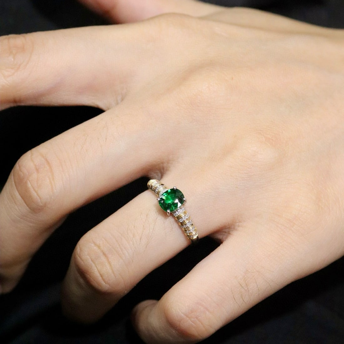14k Gold 0.85 Ctw Vivid Green Natural Tsavorite & Diamond Ring - 5