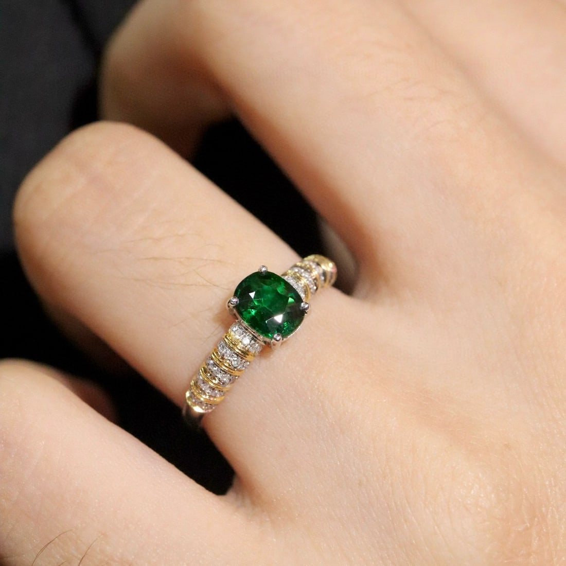 14k Gold 0.85 Ctw Vivid Green Natural Tsavorite & Diamond Ring - 6