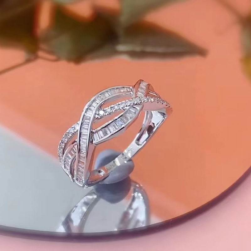 14k Gold 0.4 Ct Natural H Diamond Ring: Ref:231072067 // gold content:14k gold // ring size:7. 25us // // main gemstone:diamond // shape:multiple // carat weight:0. 4ct // clarity grade:vs-si // color:h // treatment:natural // Condition:
