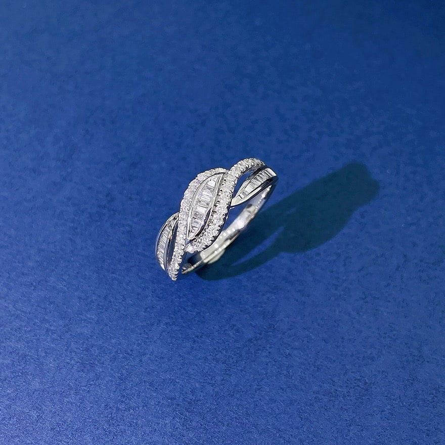 14k Gold 0.39 Ct Natural H Diamond Ring: Ref:231072074 // gold content:14k gold // ring size:7. 25us // // main gemstone:diamond // shape:multiple // carat weight:0. 39ct // clarity grade:vs-si // color:h // treatment:natural // Condition: