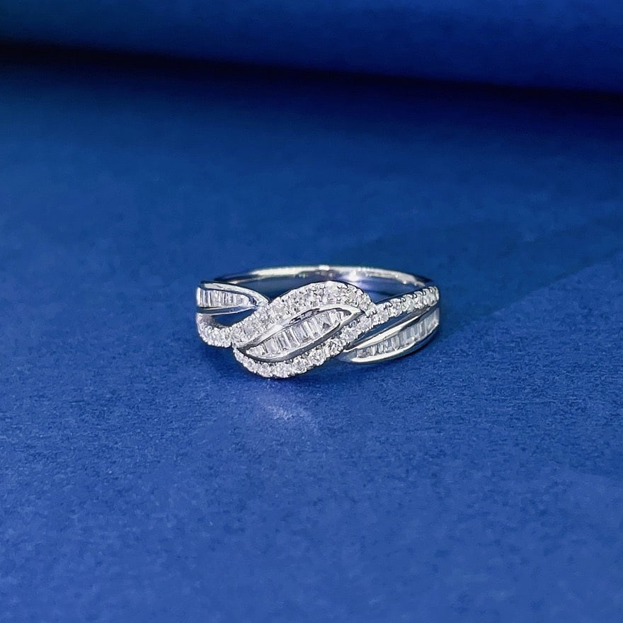 14k Gold 0.39 Ct Natural H Diamond Ring - 2