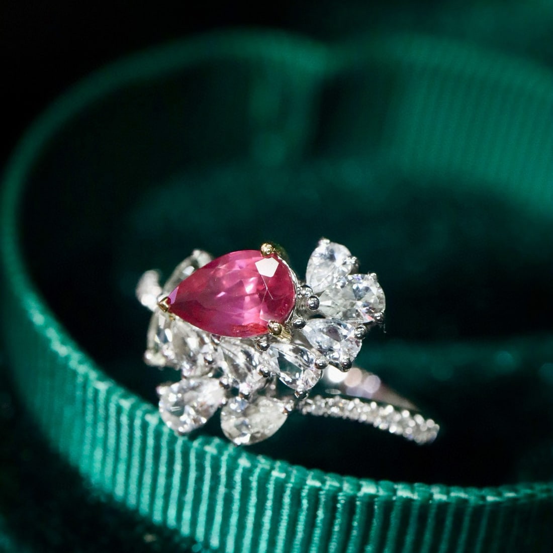 14k Gold 0.85 Ctw Natural Ruby & Diamond Ring - 3