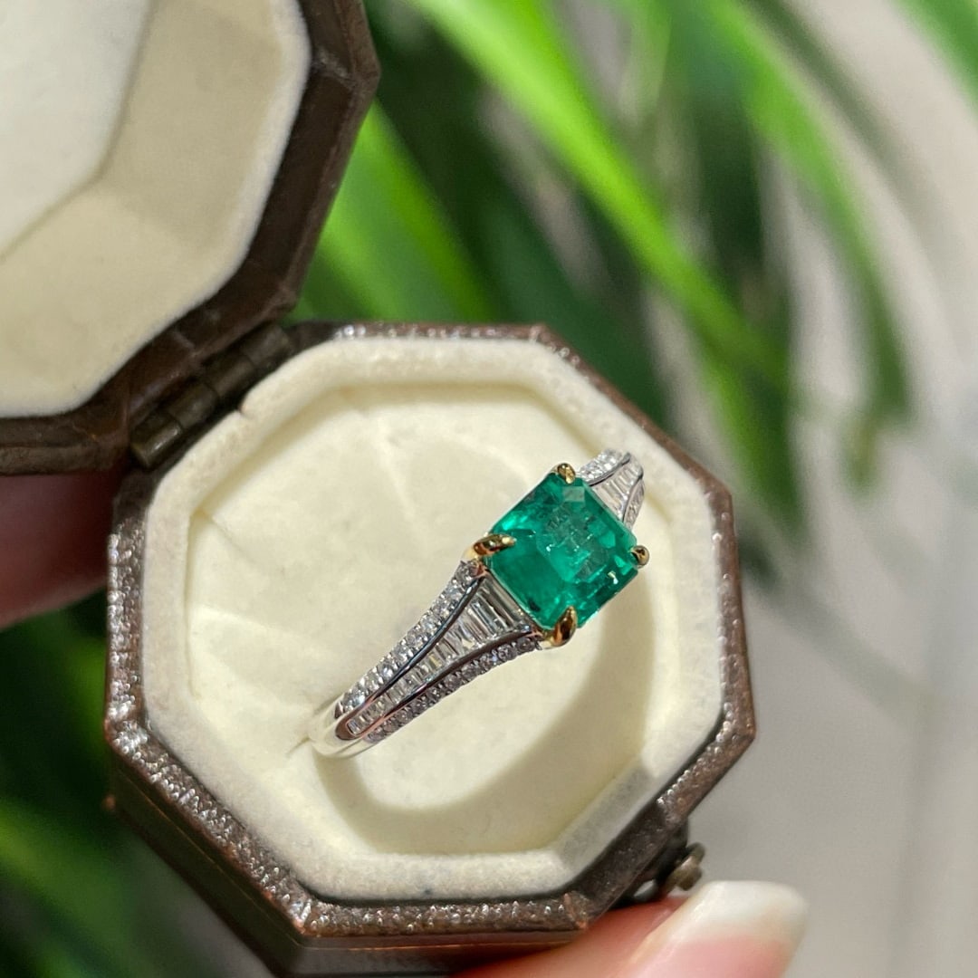 14k Gold 1.26 Ct Natural Emerald & Diamond Ring - 3