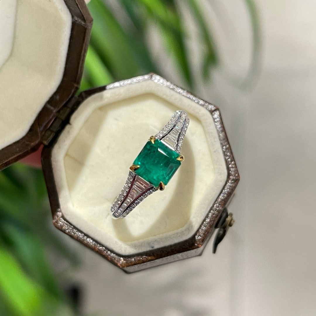 14k Gold 1.26 Ct Natural Emerald & Diamond Ring - 7