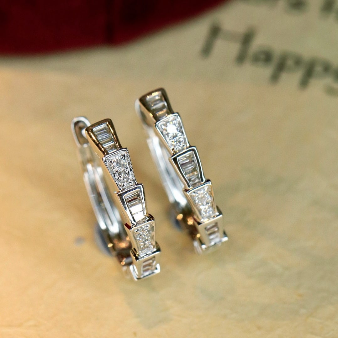 14k Gold 0.2 Ct Natural H Diamond Earrings: Ref:231072100 // gold content:14k gold // main gemstone:diamond // shape:multiple // carat weight:0. 2ct // clarity grade:vs-si // color:h // treatment:natural // Low Estimate: 2400 Condition: New