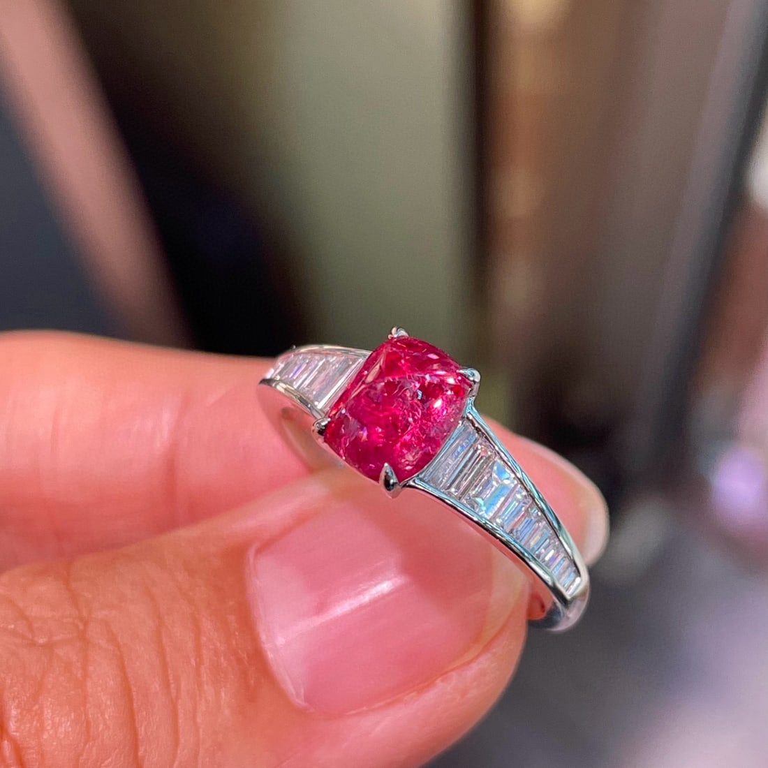 14k Gold 2.50 Ctw Natural Spinel & Diamond Ring: Ref:231072105 // gold content:14k gold // ring size:7. 25us // // main gemstone:spinel // shape:sugar-loaf // carat weight:2. 09ct // color:pink // treatment:natural // // adjacent gemstone 2 : diamon