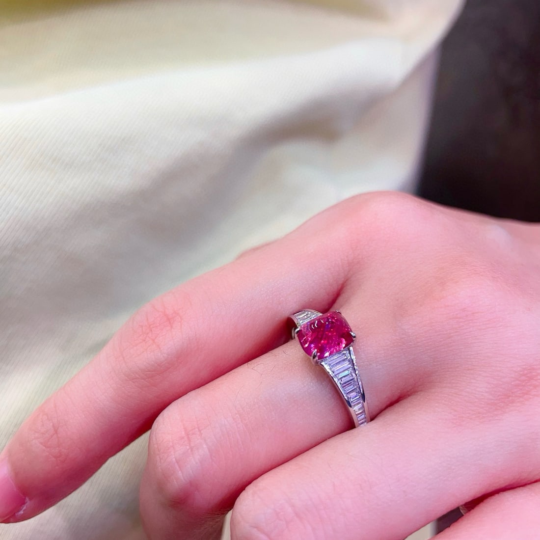 14k Gold 2.50 Ctw Natural Spinel & Diamond Ring - 5