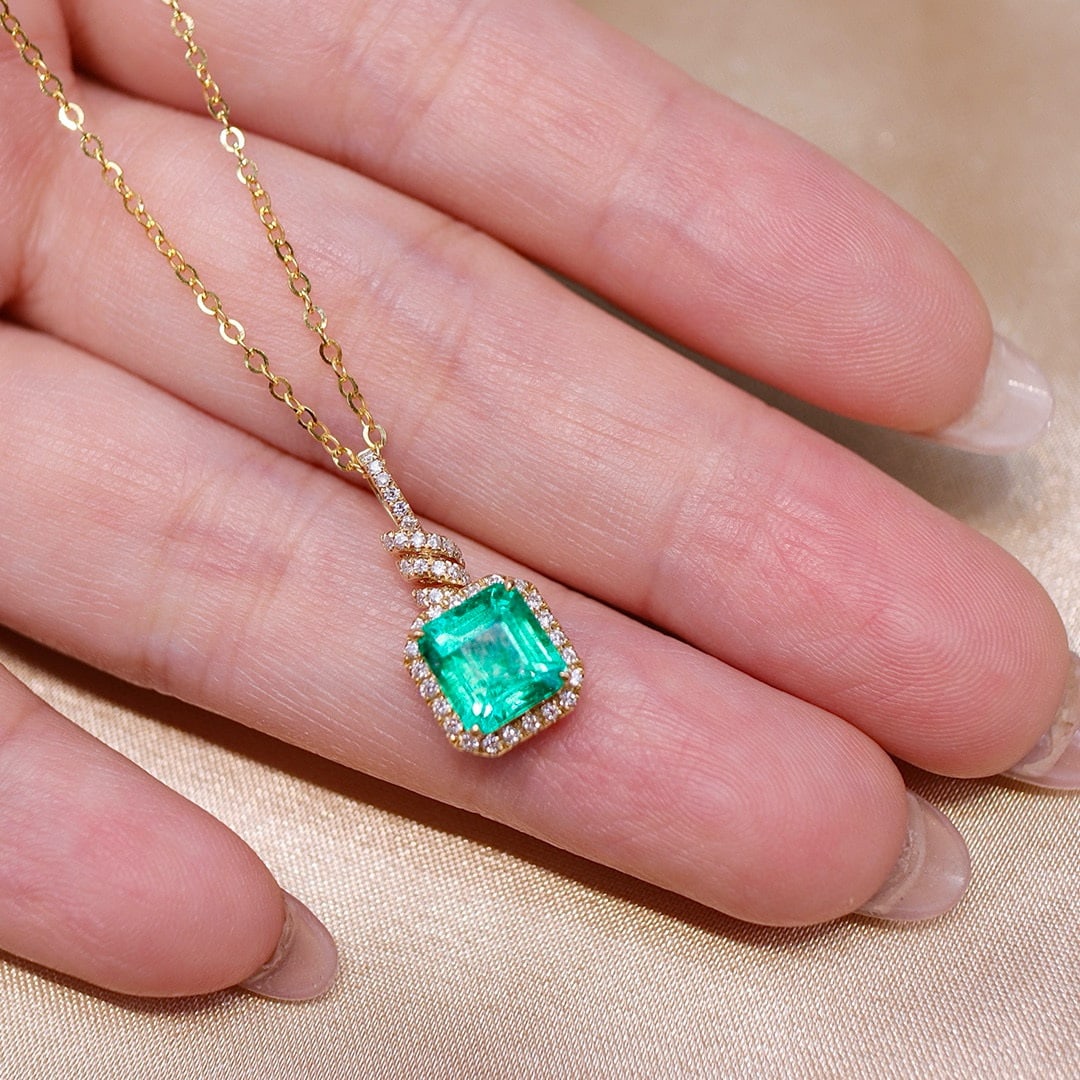 14k Gold 2.06 Ctw Natural Emerald & Diamond Necklace: Ref:231072120 // gold content:14k gold // main gemstone:emerald // shape:octagonal // carat weight:1. 85ct // color:green // treatment:natural // // adjacent gemstone 2 : diamond // shape:round // car