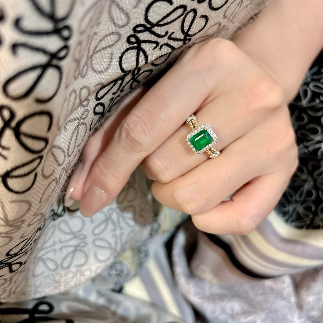 14k Gold 1.36 Ctw Vivid Green Natural Emerald & Diamond Ring - 4