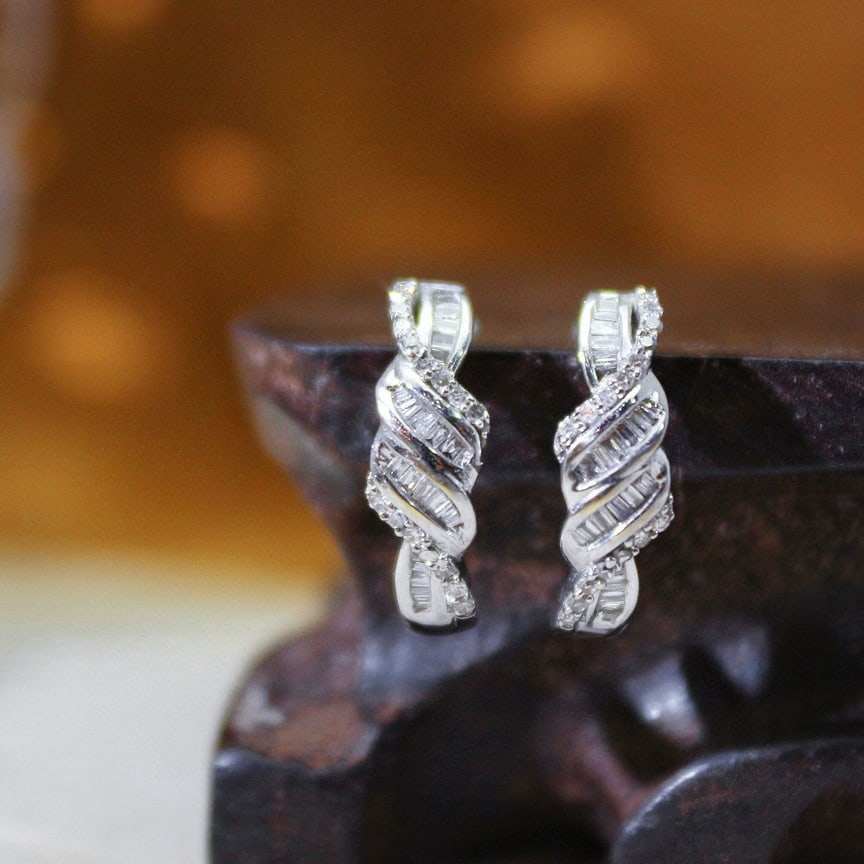 14k Gold 0.35 Ct Natural H Diamond Earrings: Ref:231072139 // gold content:14k gold // main gemstone:diamond // shape:multiple // carat weight:0. 35ct // clarity grade:vs-si // color:h // treatment:natural // Condition: New Low Estimate: