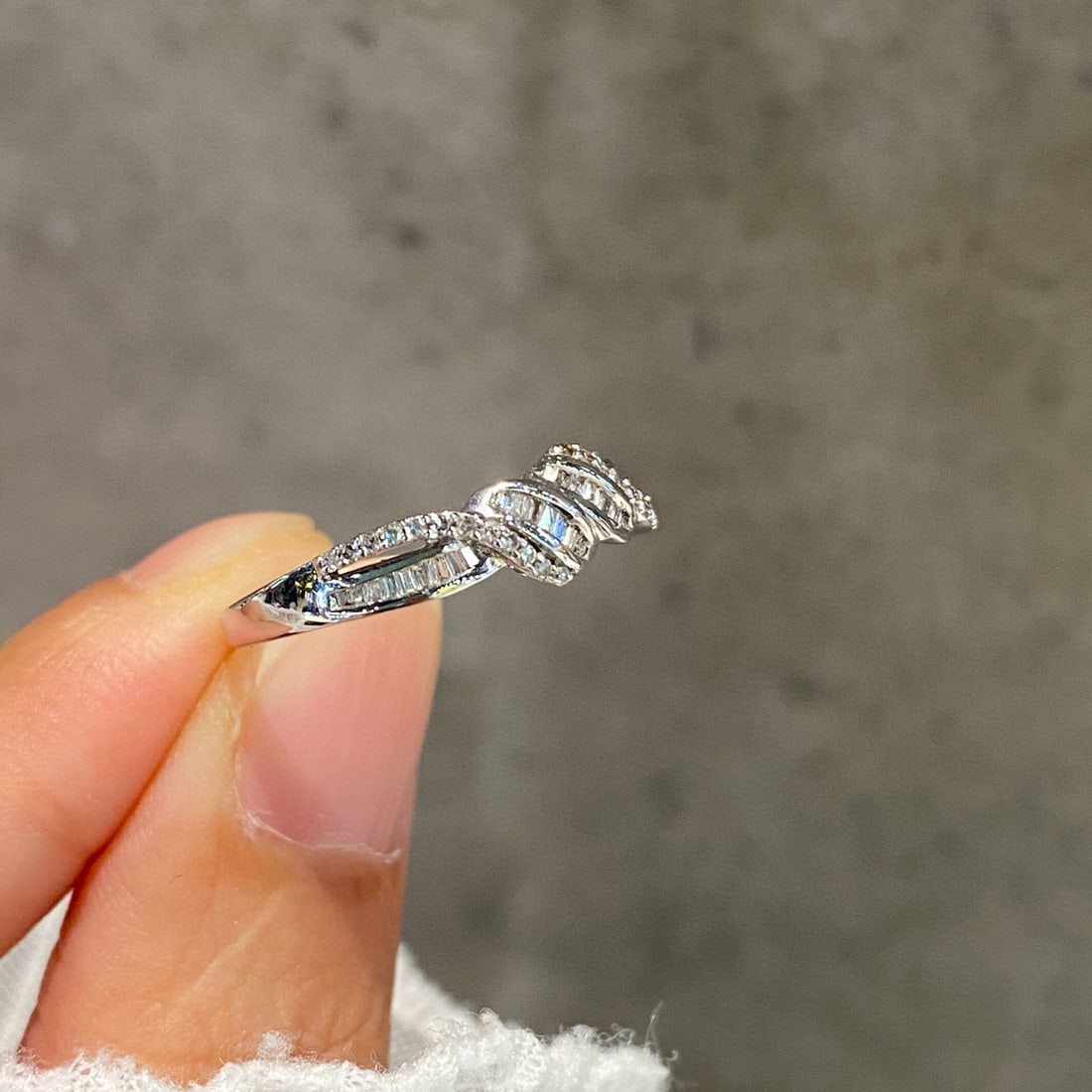 14k Gold 0.35 Ct Natural H Diamond Ring - 2