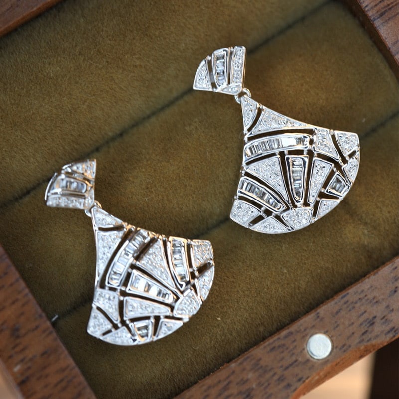 14k Gold 0.8 Ct Natural H Diamond Earrings: Ref:231072151 // gold content:14k gold // main gemstone:diamond // shape:multiple // carat weight:0. 8ct // clarity grade:vs-si // color:h // treatment:natural // Low Estimate: 4600 Condition: New