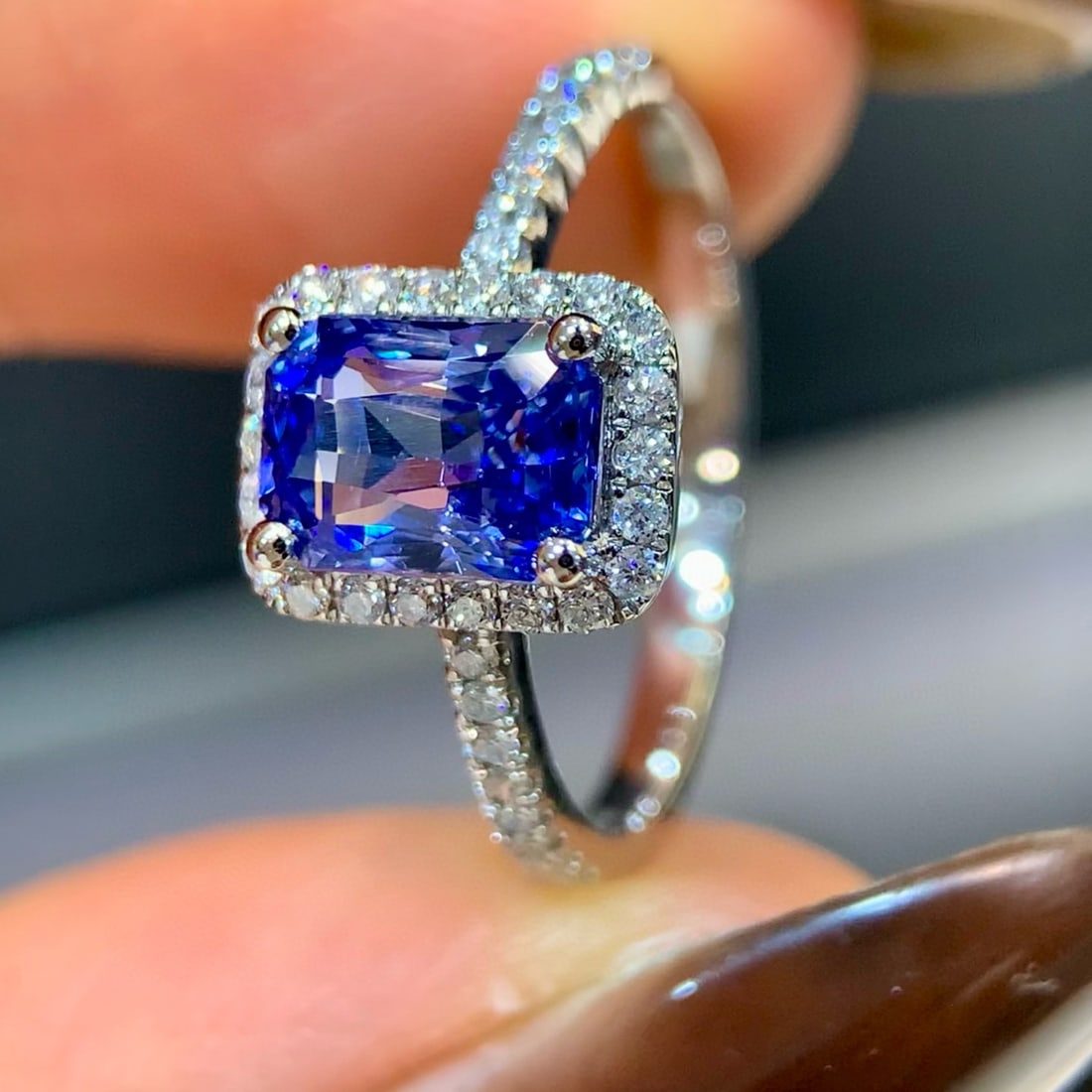 14k Gold 1.90 Ctw Natural Sapphire & Diamond Ring - 6