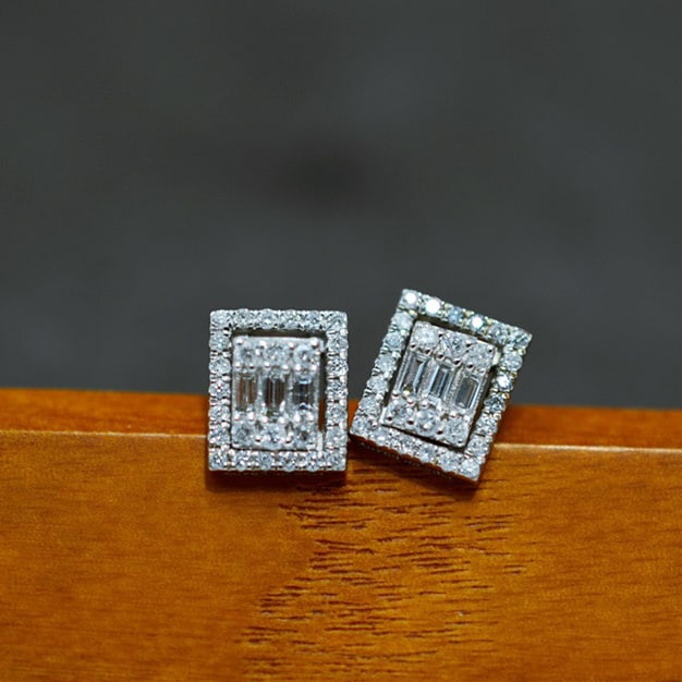 14k Gold 0.4 Ct Natural H Diamond Earrings: Ref:231072169 // gold content:14k gold // main gemstone:diamond // shape:multiple // carat weight:0. 4ct // clarity grade:vs-si // color:h // treatment:natural // Condition: New Low Estimate: 3300.00