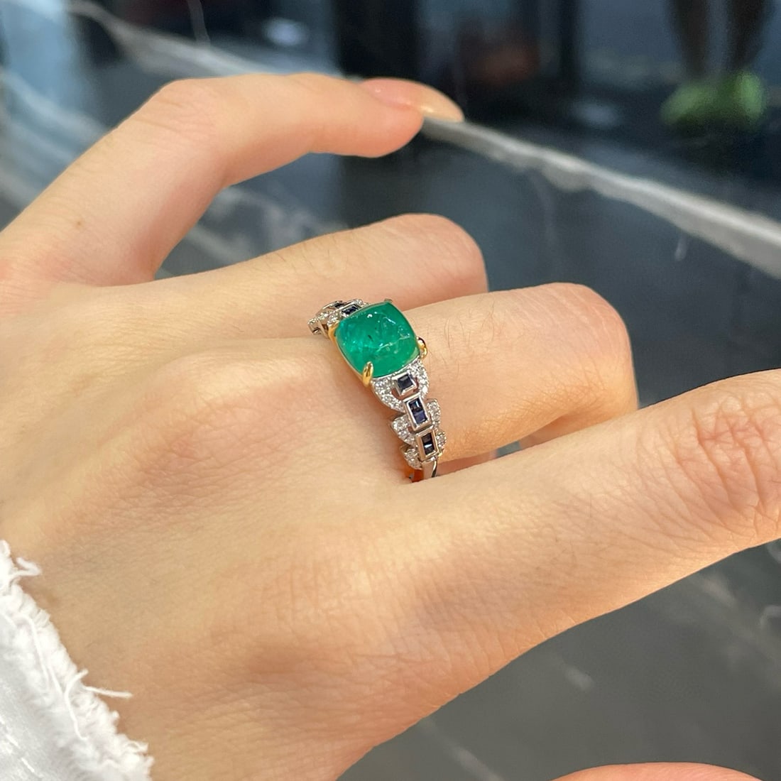 14k Gold 2 Ct Natural Emerald & Diamond & Sapphire Ring - 3