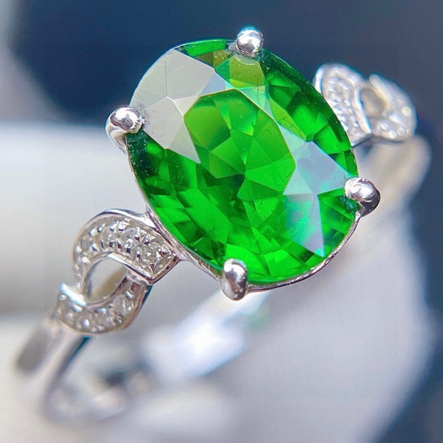 14k Gold 2.3 Ct Natural Tourmaline & Diamond Ring: Ref:231072177 // gold content:14k gold // ring size:7. 25us // // main gemstone:tourmaline // shape:oval // carat weight:2. 3ct // color:green // treatment:natural // // adjacent gemstone 2 : diamond