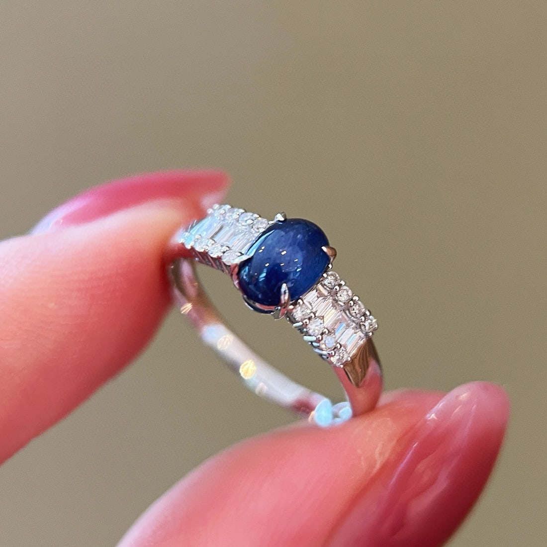 14k Gold 1.35 Ctw Natural Sapphire & Diamond Ring: Ref:231072183 // gold content:14k gold // ring size:7. 25us // // main gemstone:sapphire // shape:oval // carat weight:1ct // color:blue // treatment:natural // // adjacent gemstone 2 : diamond //