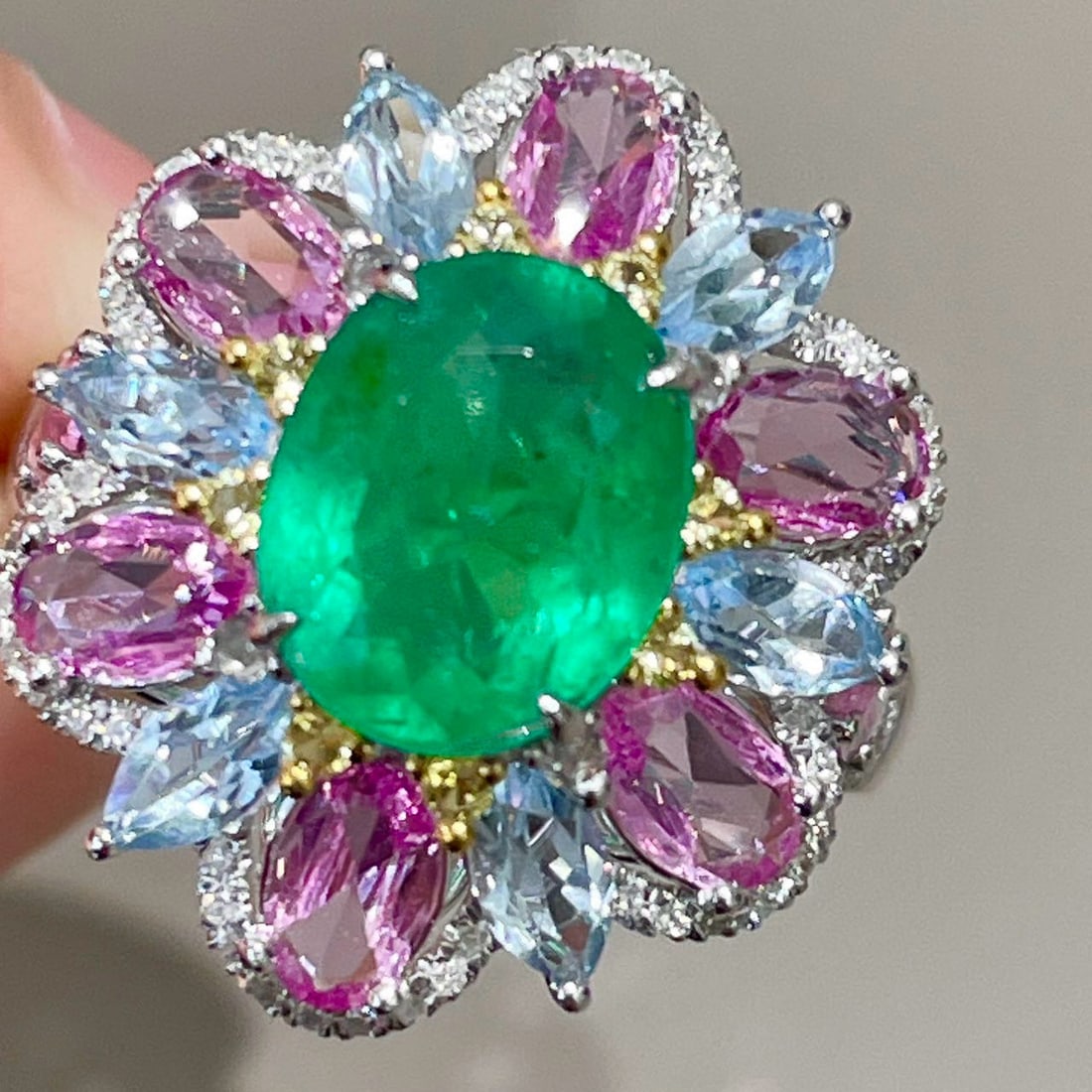 14k Gold 1.65 Ct Vivid Green Natural Emerald & Diamond Ring - 3