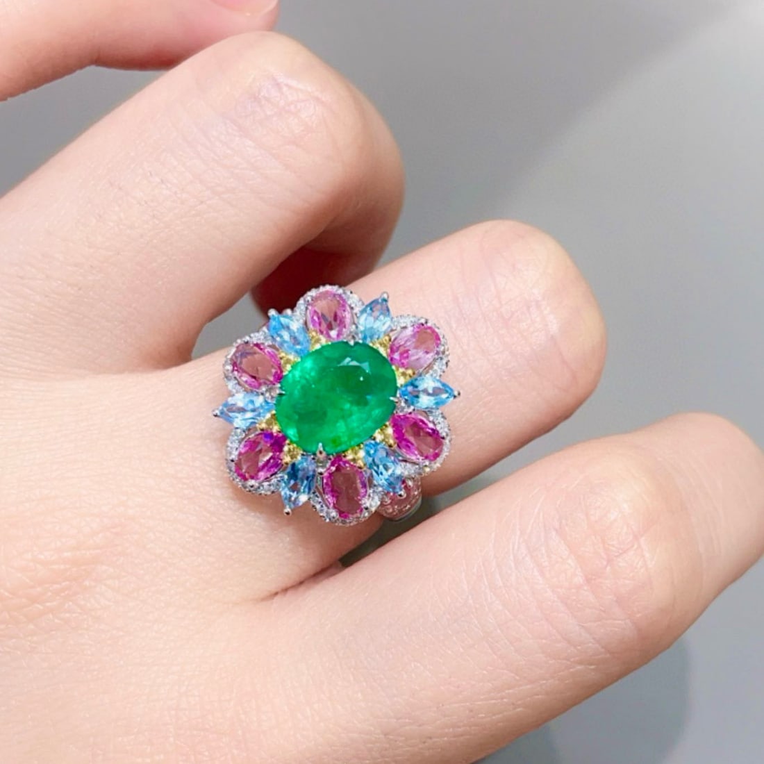 14k Gold 1.65 Ct Vivid Green Natural Emerald & Diamond Ring - 4