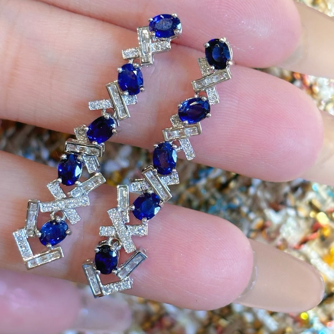 14k Gold 2.2 Ct Natural Sapphire & Sapphire Earrings: Ref:231072194 // gold content:14k gold // main gemstone:sapphire // shape:oval // carat weight:2. 2ct // color:blue // treatment:natural // // adjacent gemstone 2 : sapphire // shape:round // clarity