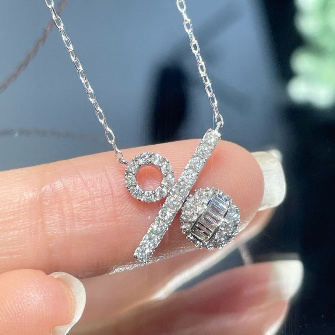 14k Gold 0.5 Ct Natural H Diamond Necklace: Ref:231072204 // gold content:14k gold // main gemstone:diamond // shape:multiple // carat weight:0. 5ct // clarity grade:vs-si // color:h // treatment:natural // Condition: New Low Estimate: 4400.00