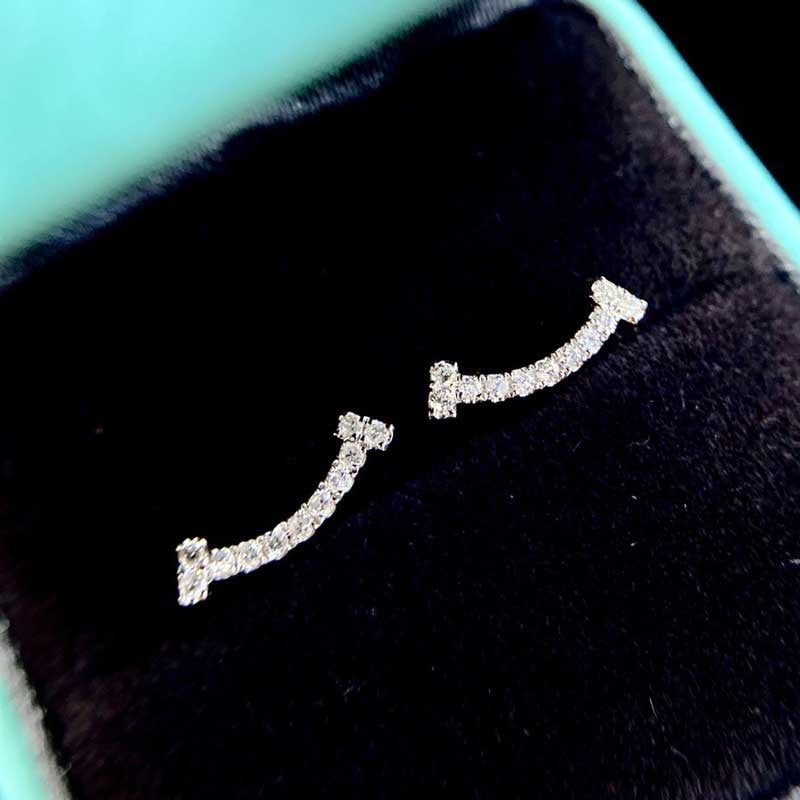 14k Gold 0.15 Ct Natural H Diamond Earrings: Ref:231072205 // gold content:14k gold // main gemstone:diamond // shape:round // carat weight:0. 15ct // clarity grade:vs-si // color:h // treatment:natural // cut grade:g // Condition: New Low Estim