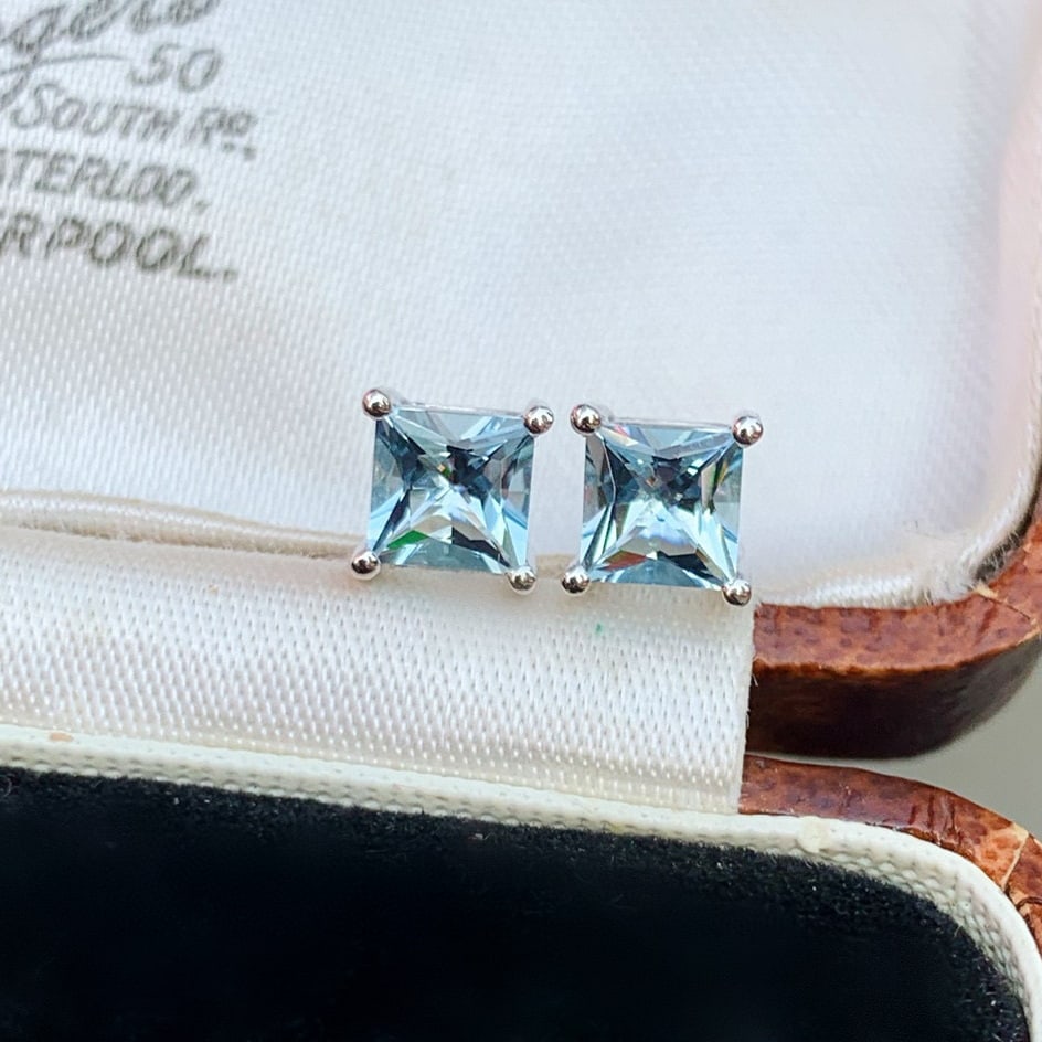 14k Gold 0.7 Ct Natural Aquamarine Earrings: Ref:231072212 // gold content:14k gold // main gemstone:aquamarine // shape:princess // carat weight:0. 7ct // color:santa maria color // treatment:natural // High Estimate: 2100 Low Estimate: 1400