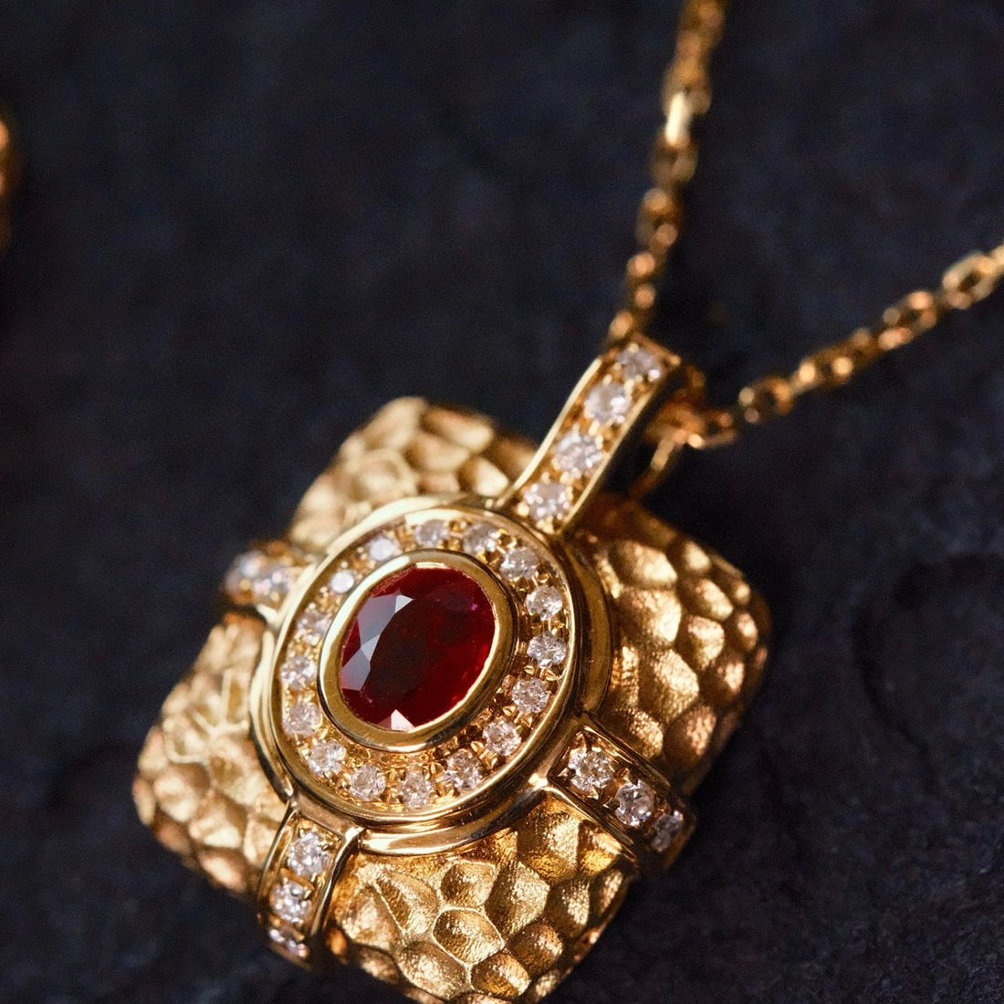 14k Gold 0.3 Ct Natural Ruby & Diamond Necklace: Ref:231072215 // gold content:14k gold // main gemstone:ruby // shape:oval // carat weight:0. 3ct // color:red // treatment:natural // // adjacent gemstone 2 : diamond // shape:round // clarity