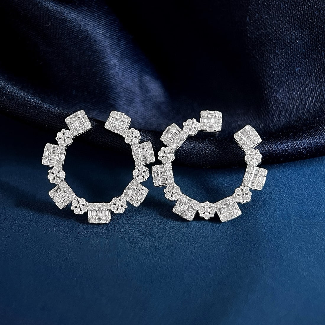 14k Gold 1 Ct Natural H Diamond Earrings: Ref:231072220 // gold content:14k gold // main gemstone:diamond // shape:multiple // carat weight:1ct // clarity grade:vs-si // color:h // treatment:natural // High Estimate: 5300 Low Estimate: 3500