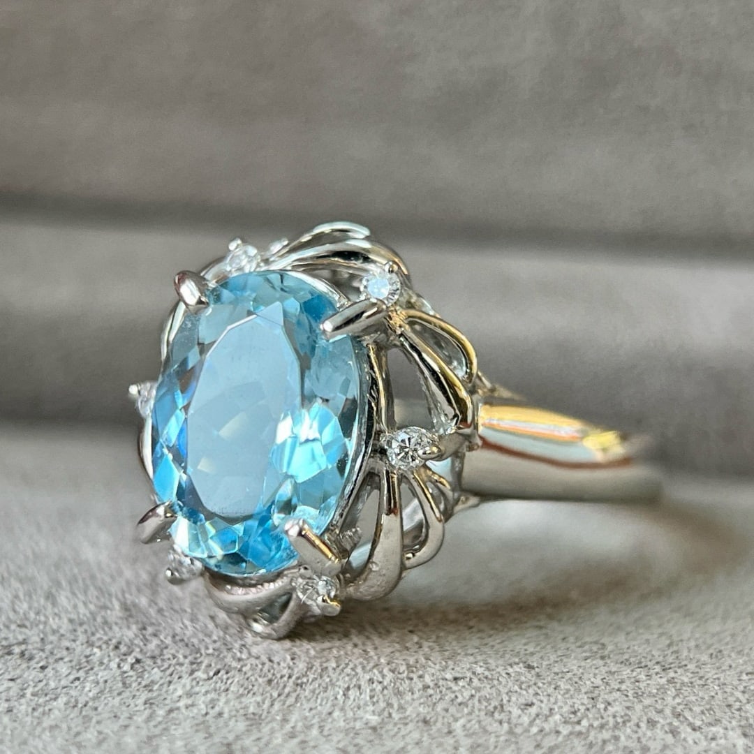 14k Gold 1.90 Ctw Natural Aquamarine & Diamond Ring: Ref:231072221 // gold content:14k gold // ring size:7. 25us // // main gemstone:aquamarine // shape:oval // carat weight:1. 85ct // color:santa maria color // treatment:natural // // adjacent