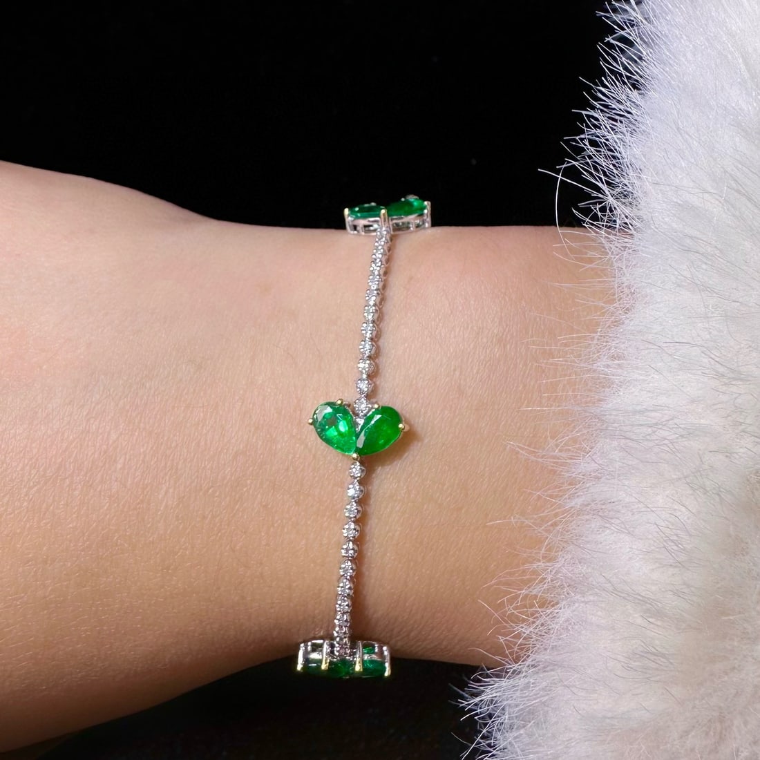 14k Gold 3.1 Ct Vivid Green Natural Emerald & Diamond Bracelet - 2
