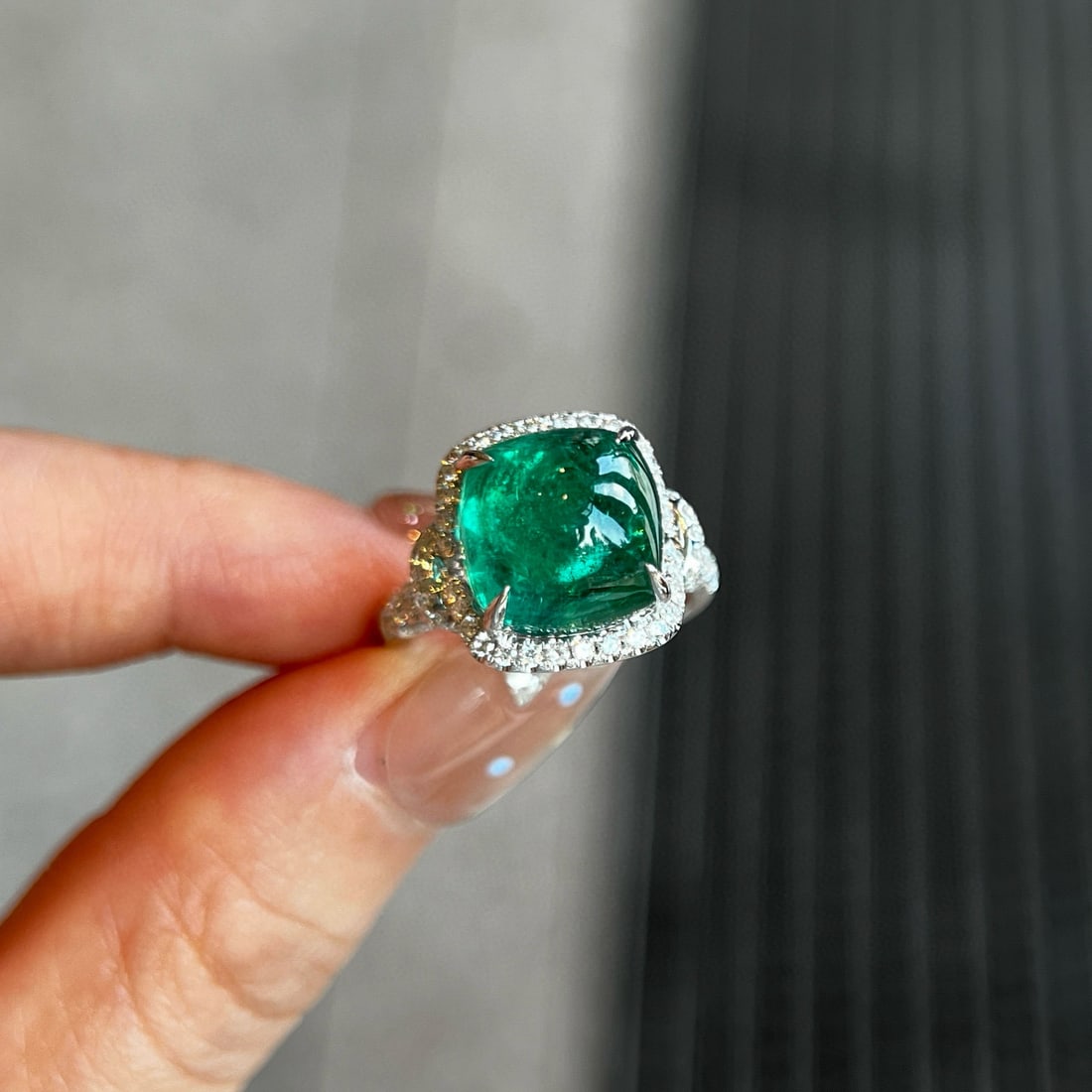 14k Gold 8.39 Ctw Vivid Green Natural Emerald & Lab Grown Diamond Ring - 4