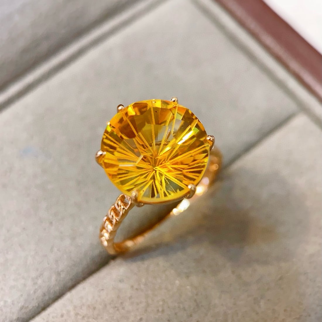 14k Gold 6.7 Ct Natural Citrine Ring: Ref:231072290 // gold content:14k gold // ring size:7. 25us // // main gemstone:citrine // shape:round // carat weight:6. 7ct // color:yellow // treatment:natural // cut grade:g // Condition: New High