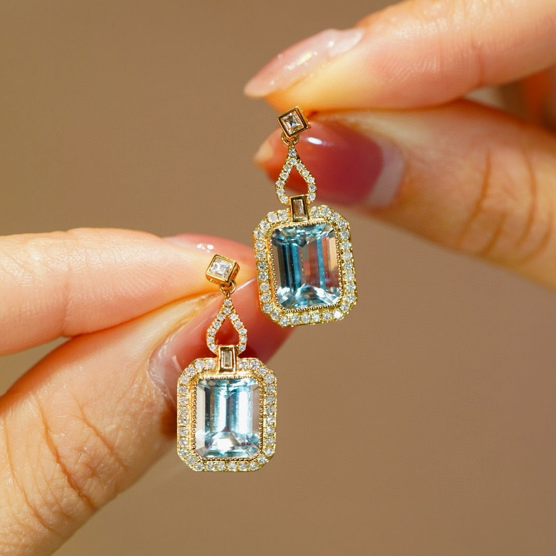 14k Gold 5 Ct Natural Aquamarine & Diamond Earrings: Ref:231072296 // gold content:14k gold // main gemstone:aquamarine // shape:octagonal // carat weight:5ct // clarity grade:vs2 // color:blue // treatment:natural // // adjacent gemstone 2 : diamond