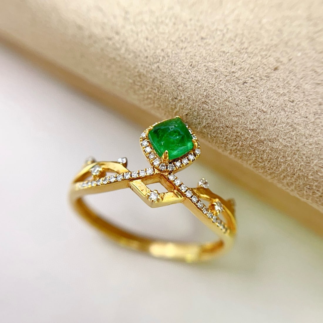 14k Gold 0.45 Ct Vivid Green Natural Emerald & Diamond Ring - 2
