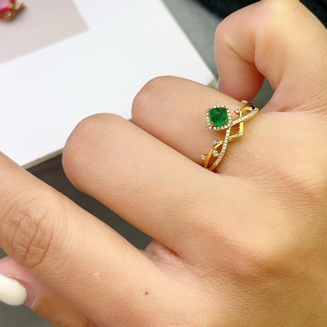 14k Gold 0.45 Ct Vivid Green Natural Emerald & Diamond Ring - 4