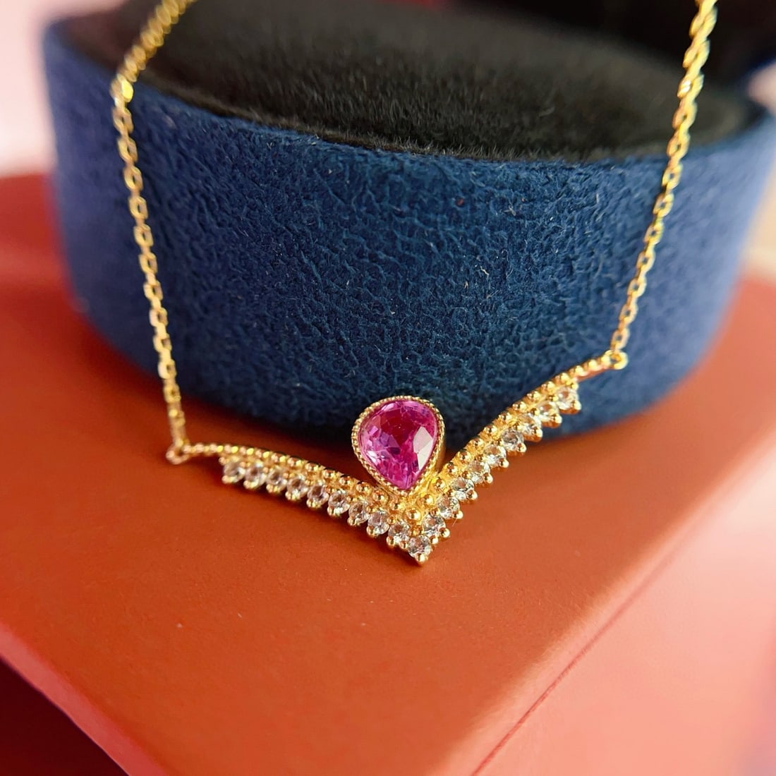 14k Gold 0.70 Ct Natural Padparadscha Sapphire & Sapphire Necklace: Ref:231072308 // gold content:14k gold // main gemstone:padparadscha sapphire // shape:pear // carat weight:0. 70ct // color:orangish pink // treatment:natural // // adjacent gemstone 2 : sapphire //