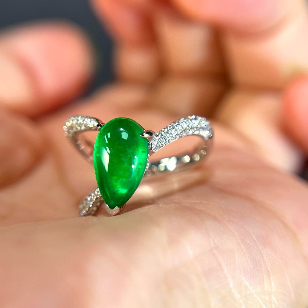 14k Gold 3.03 Ctw Vivid Green Natural Emerald & Diamond Ring: Ref:231072316 // gold content:14k gold // ring size:7. 25us // // main gemstone:emerald // shape:pear // carat weight:2. 60ct // color:vivid green // treatment:natural // // adjacent gemstone 2 :